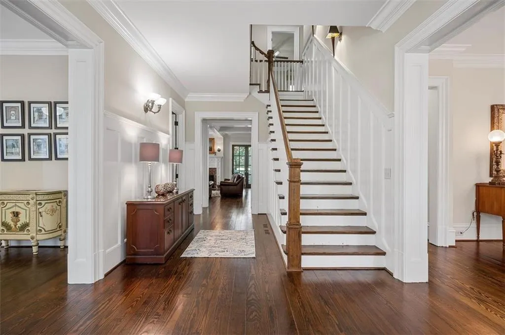 990 The 16th Fairway, Sandy Springs, Georgia 30350, 7 Bedrooms Bedrooms, ,6 BathroomsBathrooms,Residential,Sold,990 The 16th Fairway,6963820