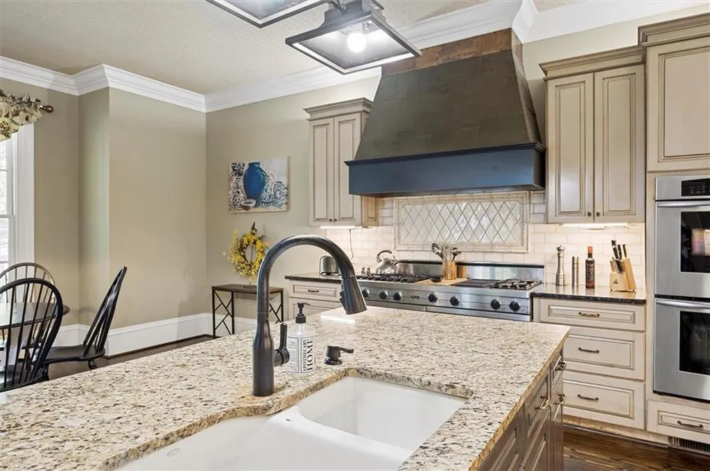 990 The 16th Fairway, Sandy Springs, Georgia 30350, 7 Bedrooms Bedrooms, ,6 BathroomsBathrooms,Residential,Sold,990 The 16th Fairway,6963820