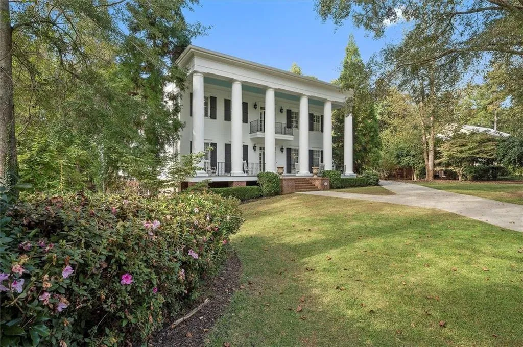 990 The 16th Fairway, Sandy Springs, Georgia 30350, 7 Bedrooms Bedrooms, ,6 BathroomsBathrooms,Residential,Sold,990 The 16th Fairway,6963820