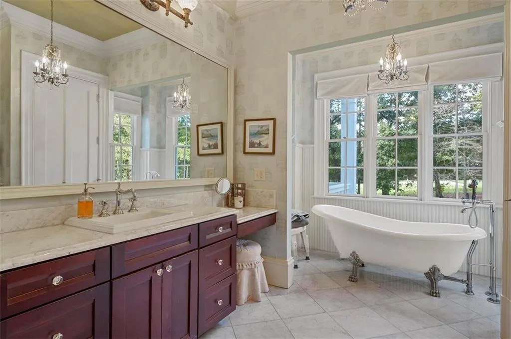 990 The 16th Fairway, Sandy Springs, Georgia 30350, 7 Bedrooms Bedrooms, ,6 BathroomsBathrooms,Residential,Sold,990 The 16th Fairway,6963820