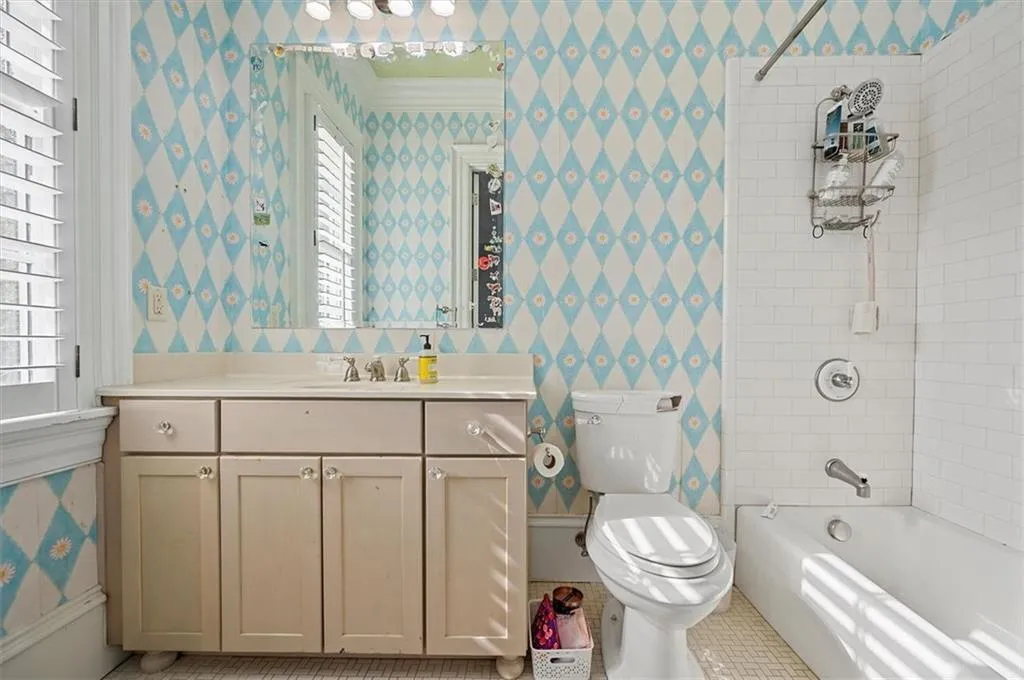 990 The 16th Fairway, Sandy Springs, Georgia 30350, 7 Bedrooms Bedrooms, ,6 BathroomsBathrooms,Residential,Sold,990 The 16th Fairway,6963820