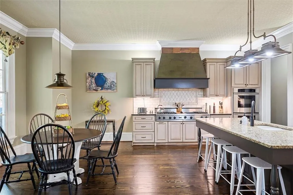 990 The 16th Fairway, Sandy Springs, Georgia 30350, 7 Bedrooms Bedrooms, ,6 BathroomsBathrooms,Residential,Sold,990 The 16th Fairway,6963820