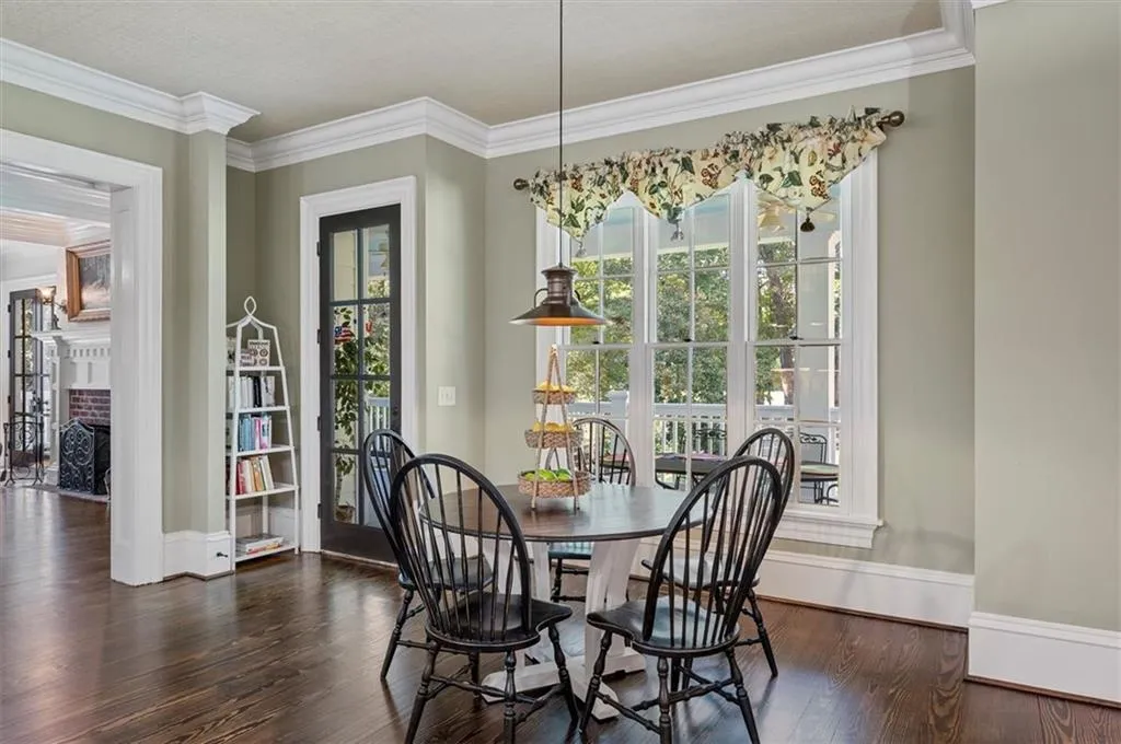 990 The 16th Fairway, Sandy Springs, Georgia 30350, 7 Bedrooms Bedrooms, ,6 BathroomsBathrooms,Residential,Sold,990 The 16th Fairway,6963820