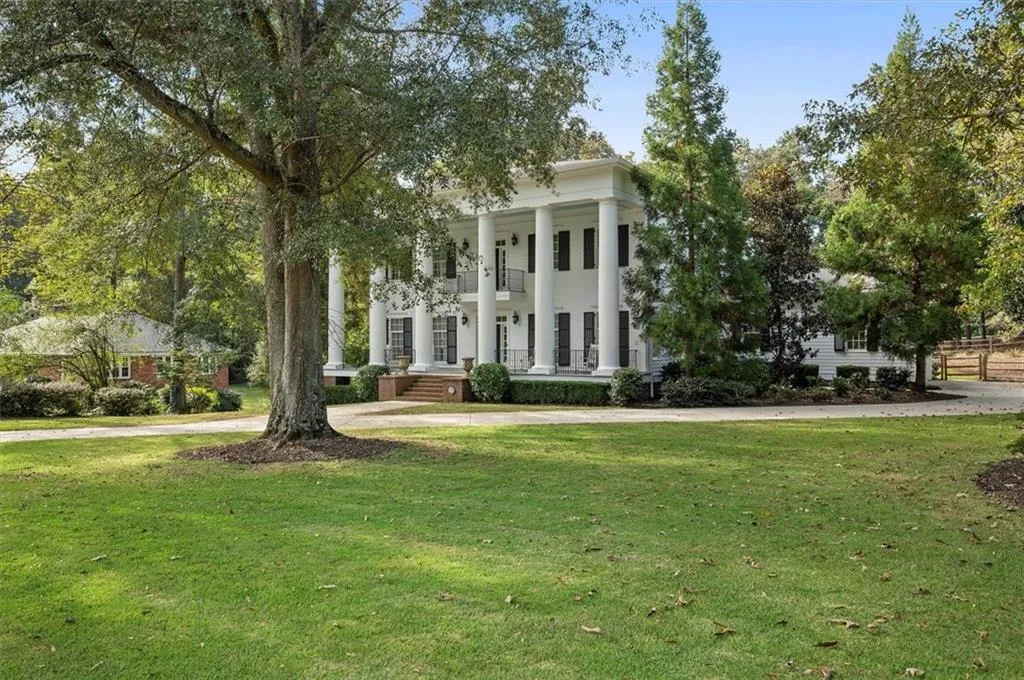 990 The 16th Fairway, Sandy Springs, Georgia 30350, 7 Bedrooms Bedrooms, ,6 BathroomsBathrooms,Residential,Sold,990 The 16th Fairway,6963820