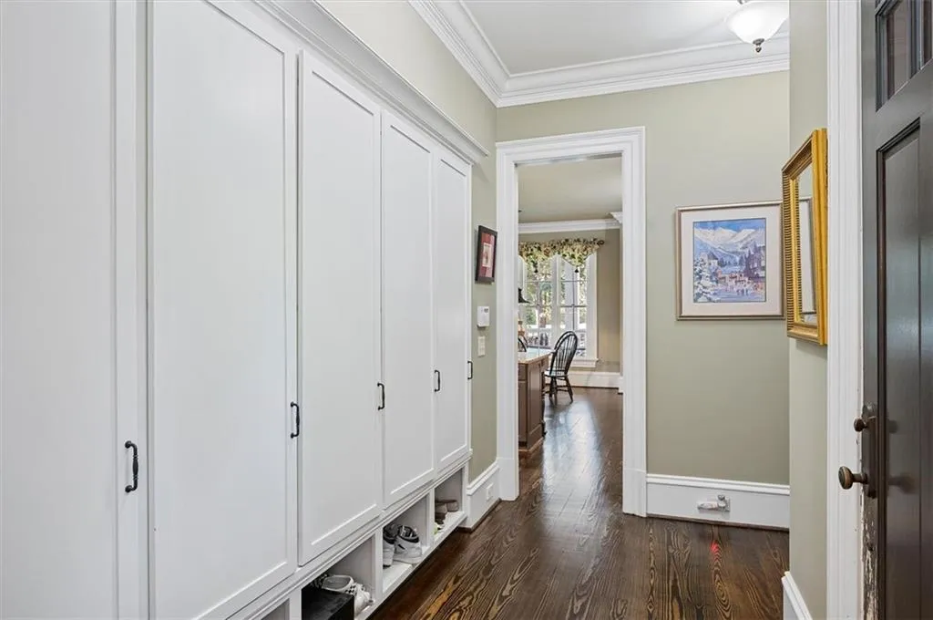 990 The 16th Fairway, Sandy Springs, Georgia 30350, 7 Bedrooms Bedrooms, ,6 BathroomsBathrooms,Residential,Sold,990 The 16th Fairway,6963820