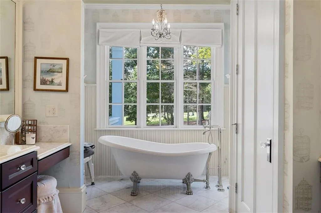 990 The 16th Fairway, Sandy Springs, Georgia 30350, 7 Bedrooms Bedrooms, ,6 BathroomsBathrooms,Residential,Sold,990 The 16th Fairway,6963820