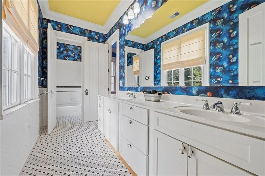 990 The 16th Fairway, Sandy Springs, Georgia 30350, 7 Bedrooms Bedrooms, ,6 BathroomsBathrooms,Residential,Sold,990 The 16th Fairway,6963820