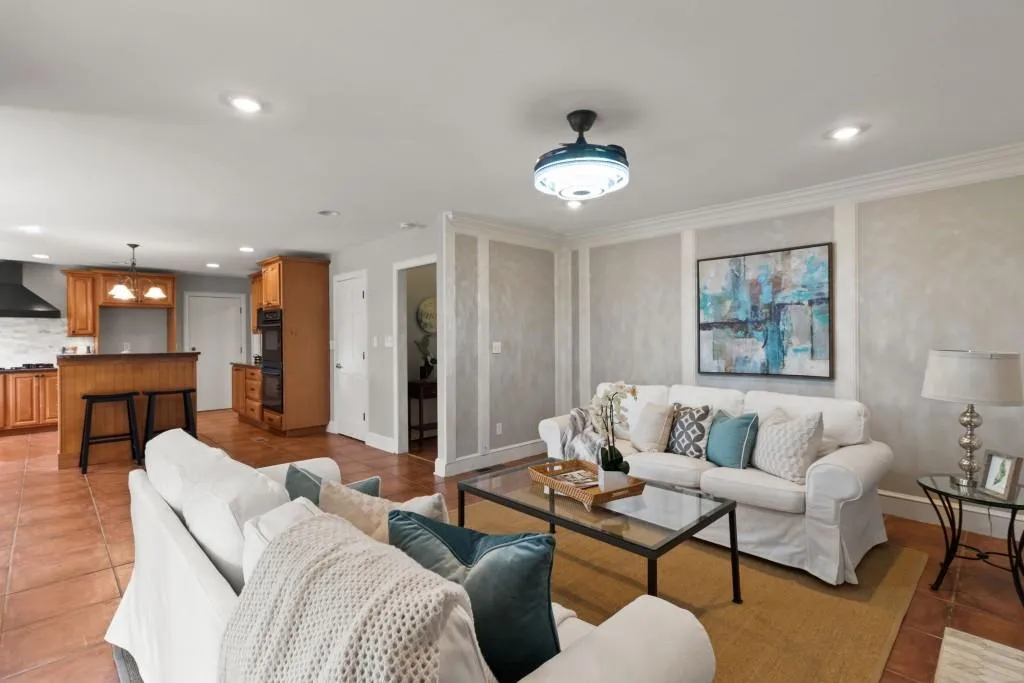 Fresh Designer Paint Throughout The Main Level! Fresh Designer Paint Throughout The Main Level!