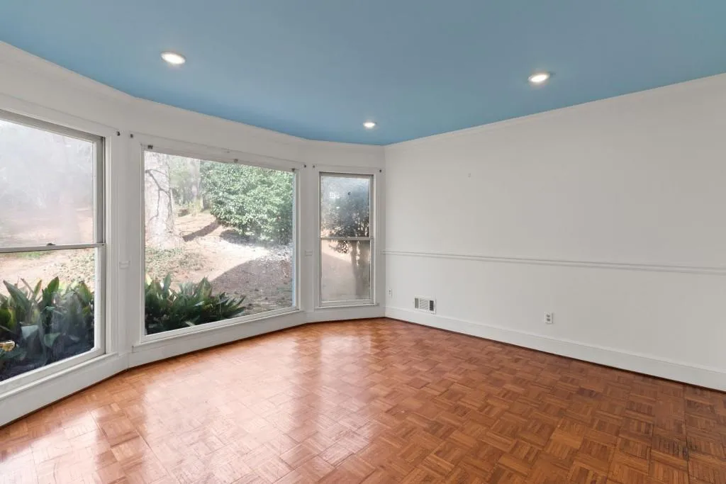 Huge Room On Main Level Perfect For Guest Suite Or Home Office! Huge Room On Main Level Perfect For Guest Suite Or Home Office!