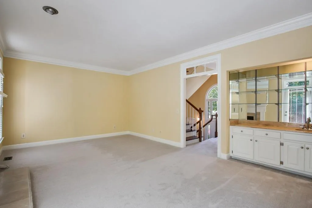 7155 Roswell Road Unit 8, Sandy Springs, Georgia 30328, 2 Bedrooms Bedrooms, ,2 BathroomsBathrooms,Residential,Sold,7155 Roswell Road Unit 8,5739579