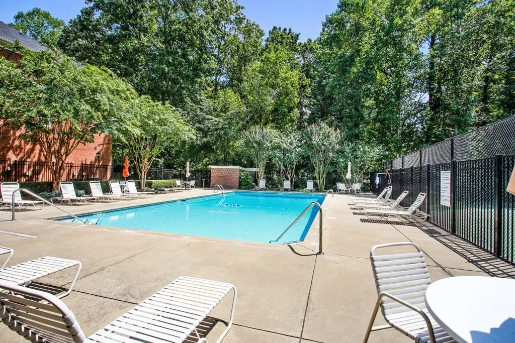 7155 Roswell Road Unit 8, Sandy Springs, Georgia 30328, 2 Bedrooms Bedrooms, ,2 BathroomsBathrooms,Residential,Sold,7155 Roswell Road Unit 8,5739579