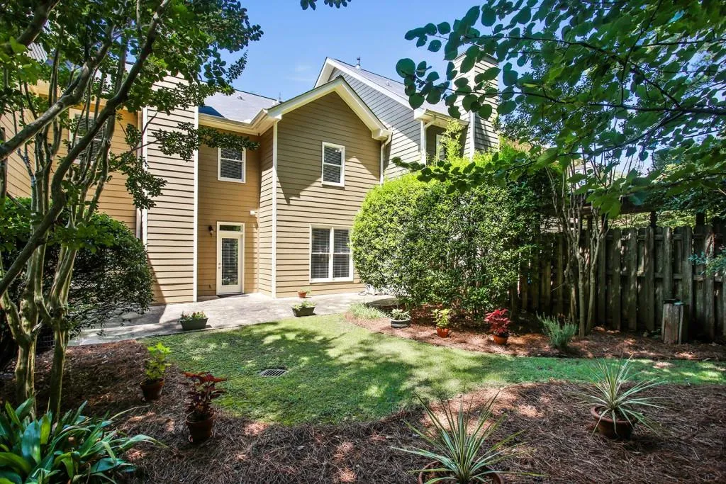 7155 Roswell Road Unit 8, Sandy Springs, Georgia 30328, 2 Bedrooms Bedrooms, ,2 BathroomsBathrooms,Residential,Sold,7155 Roswell Road Unit 8,5739579