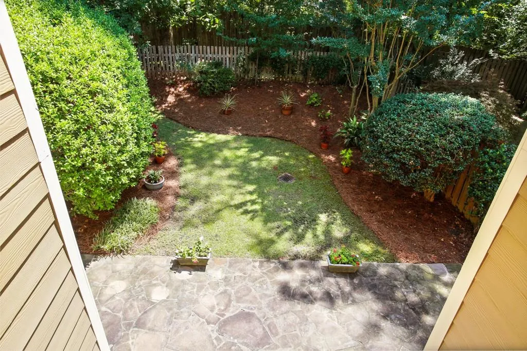 7155 Roswell Road Unit 8, Sandy Springs, Georgia 30328, 2 Bedrooms Bedrooms, ,2 BathroomsBathrooms,Residential,Sold,7155 Roswell Road Unit 8,5739579