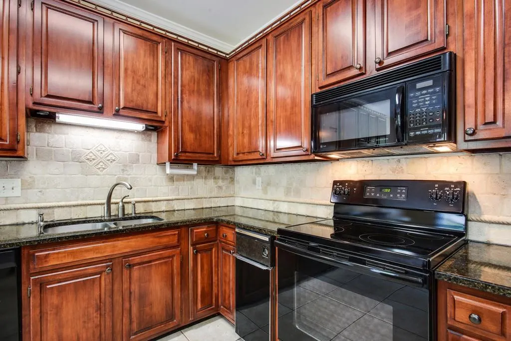 7155 Roswell Road Unit 8, Sandy Springs, Georgia 30328, 2 Bedrooms Bedrooms, ,2 BathroomsBathrooms,Residential,Sold,7155 Roswell Road Unit 8,5739579