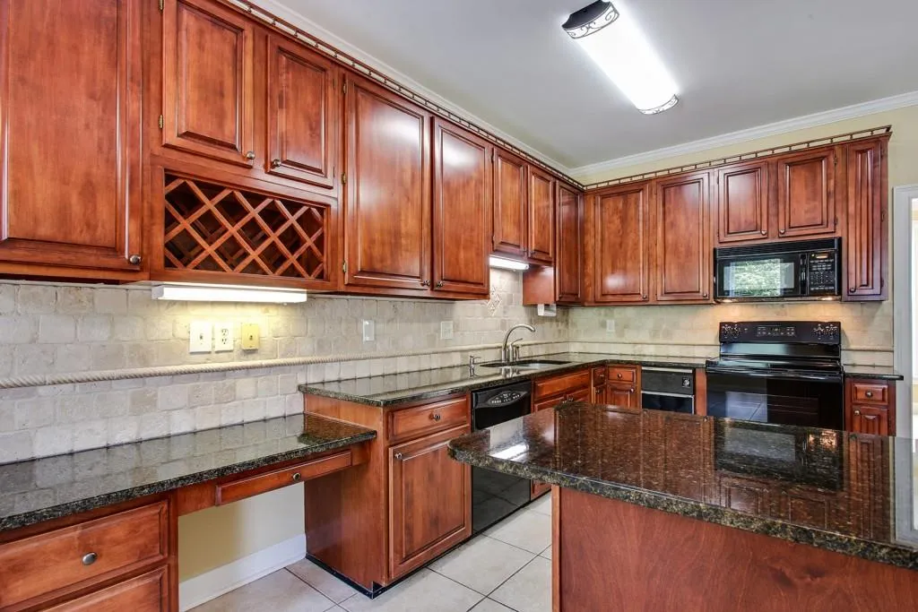 7155 Roswell Road Unit 8, Sandy Springs, Georgia 30328, 2 Bedrooms Bedrooms, ,2 BathroomsBathrooms,Residential,Sold,7155 Roswell Road Unit 8,5739579
