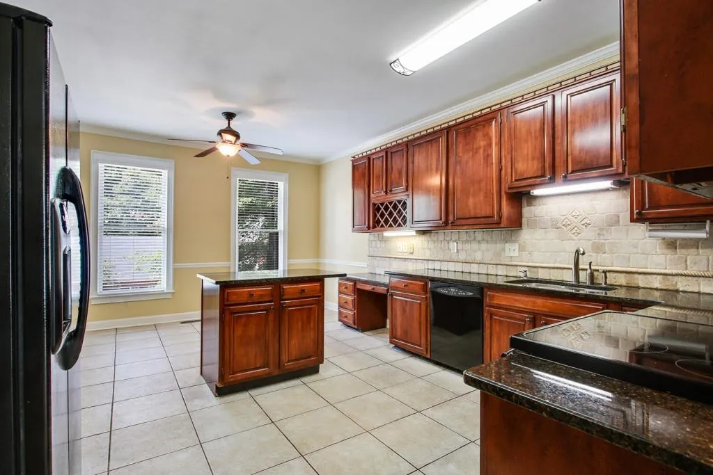 7155 Roswell Road Unit 8, Sandy Springs, Georgia 30328, 2 Bedrooms Bedrooms, ,2 BathroomsBathrooms,Residential,Sold,7155 Roswell Road Unit 8,5739579