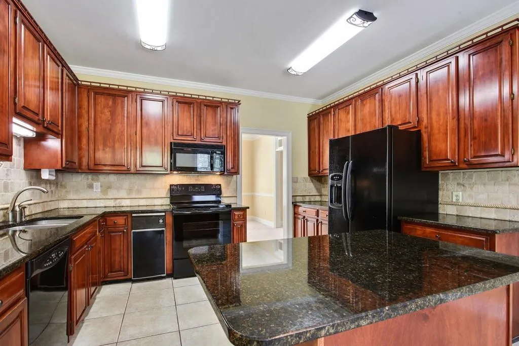 7155 Roswell Road Unit 8, Sandy Springs, Georgia 30328, 2 Bedrooms Bedrooms, ,2 BathroomsBathrooms,Residential,Sold,7155 Roswell Road Unit 8,5739579