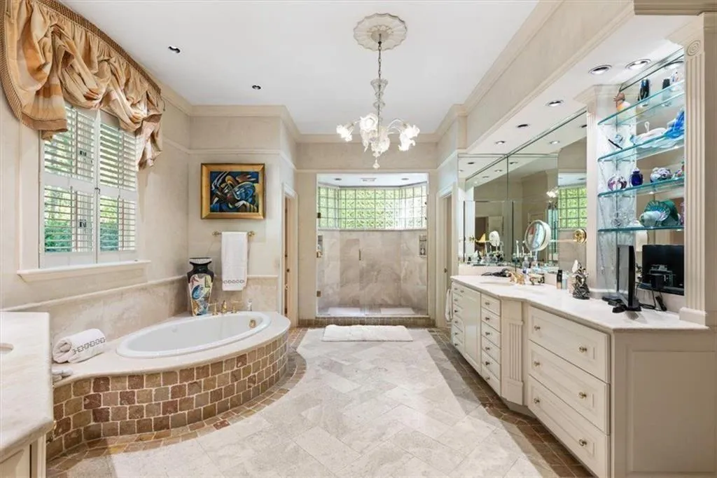 35 Finch Forest Trail Nw, Sandy Springs, Georgia 30327, 4 Bedrooms Bedrooms, ,4 BathroomsBathrooms,Residential,For Sale,35 Finch Forest Trail Nw,7761739