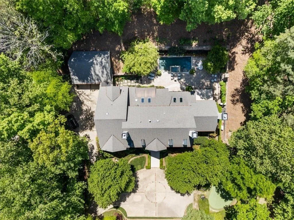 35 Finch Forest Trail Nw, Sandy Springs, Georgia 30327, 4 Bedrooms Bedrooms, ,4 BathroomsBathrooms,Residential,For Sale,35 Finch Forest Trail Nw,7761739