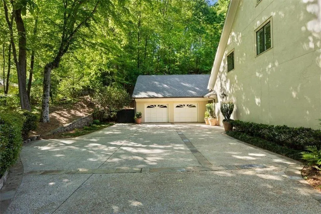35 Finch Forest Trail Nw, Sandy Springs, Georgia 30327, 4 Bedrooms Bedrooms, ,4 BathroomsBathrooms,Residential,For Sale,35 Finch Forest Trail Nw,7761739