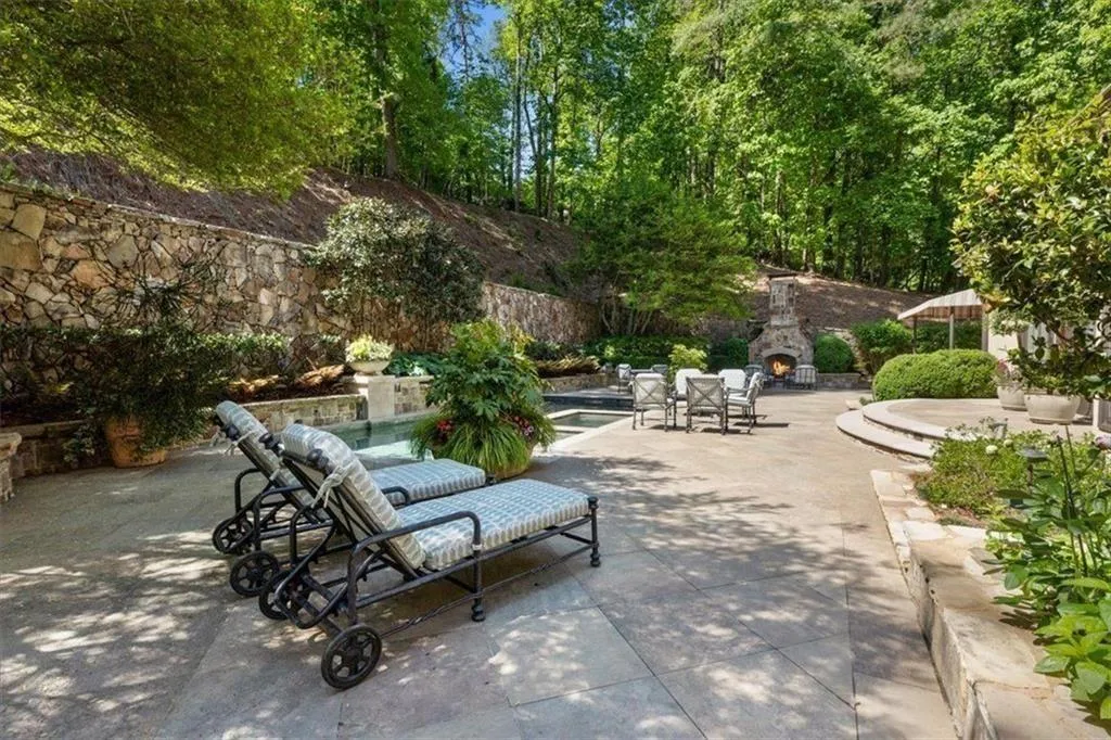 35 Finch Forest Trail Nw, Sandy Springs, Georgia 30327, 4 Bedrooms Bedrooms, ,4 BathroomsBathrooms,Residential,For Sale,35 Finch Forest Trail Nw,7761739
