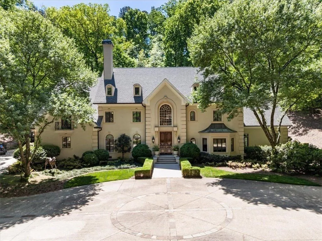 35 Finch Forest Trail Nw, Sandy Springs, Georgia 30327, 4 Bedrooms Bedrooms, ,4 BathroomsBathrooms,Residential,For Sale,35 Finch Forest Trail Nw,7761739