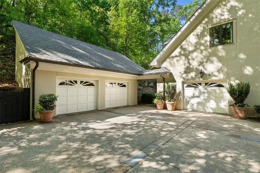 35 Finch Forest Trail Nw, Sandy Springs, Georgia 30327, 4 Bedrooms Bedrooms, ,4 BathroomsBathrooms,Residential,For Sale,35 Finch Forest Trail Nw,7761739