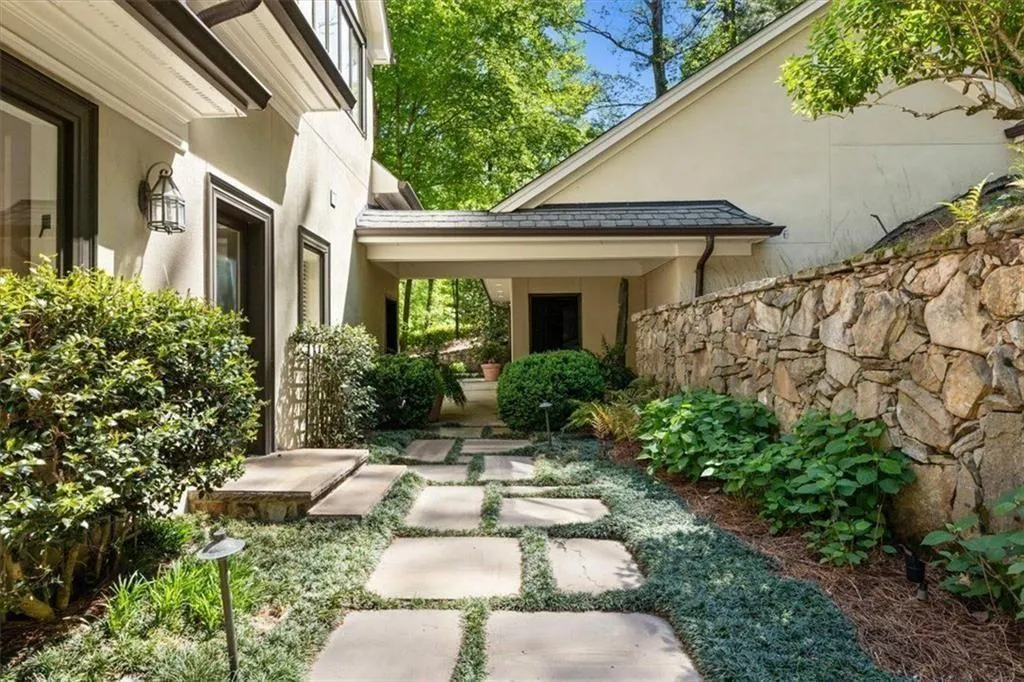 35 Finch Forest Trail Nw, Sandy Springs, Georgia 30327, 4 Bedrooms Bedrooms, ,4 BathroomsBathrooms,Residential,For Sale,35 Finch Forest Trail Nw,7761739