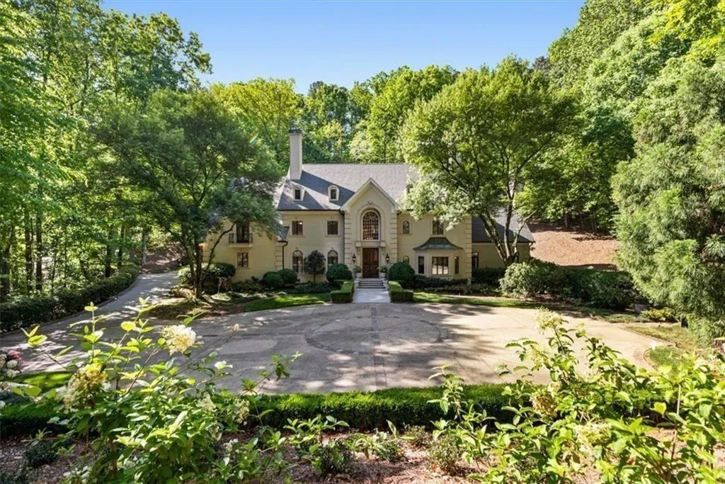 35 Finch Forest Trail Nw, Sandy Springs, Georgia 30327, 4 Bedrooms Bedrooms, ,4 BathroomsBathrooms,Residential,For Sale,35 Finch Forest Trail Nw,7761739