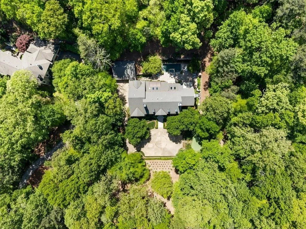 35 Finch Forest Trail Nw, Sandy Springs, Georgia 30327, 4 Bedrooms Bedrooms, ,4 BathroomsBathrooms,Residential,For Sale,35 Finch Forest Trail Nw,7761739