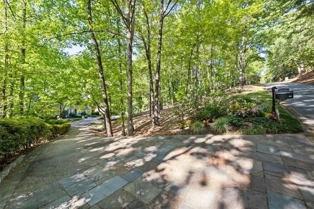 35 Finch Forest Trail Nw, Sandy Springs, Georgia 30327, 4 Bedrooms Bedrooms, ,4 BathroomsBathrooms,Residential,For Sale,35 Finch Forest Trail Nw,7761739