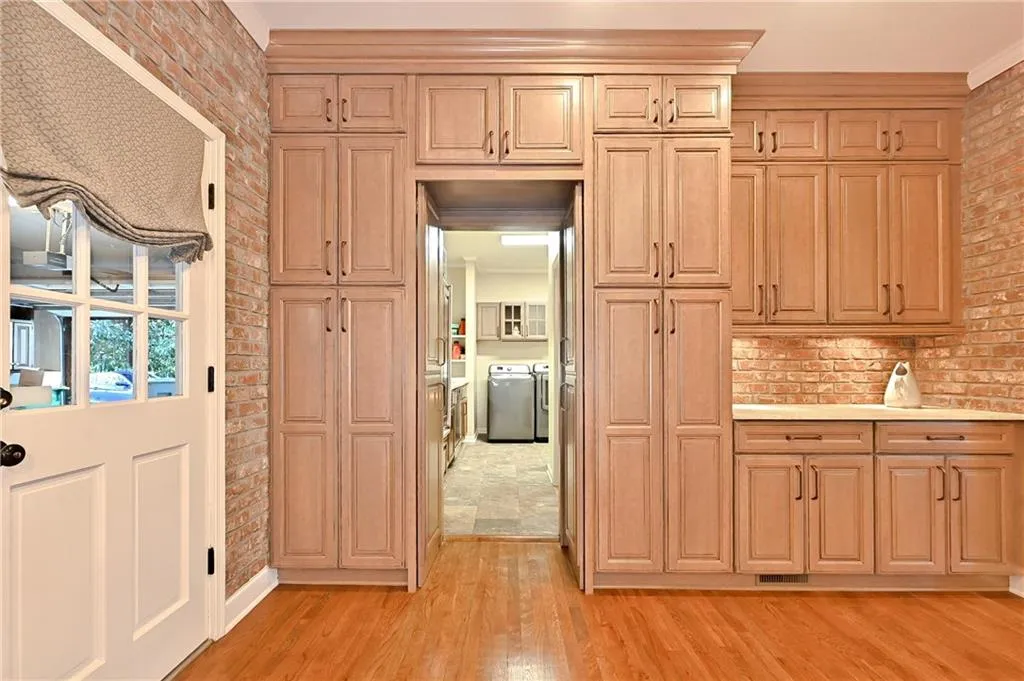 305 Cameron Ridge Drive Nw, Atlanta, Georgia 30328, 6 Bedrooms Bedrooms, ,3 BathroomsBathrooms,Residential,Sold,305 Cameron Ridge Drive Nw,6692636