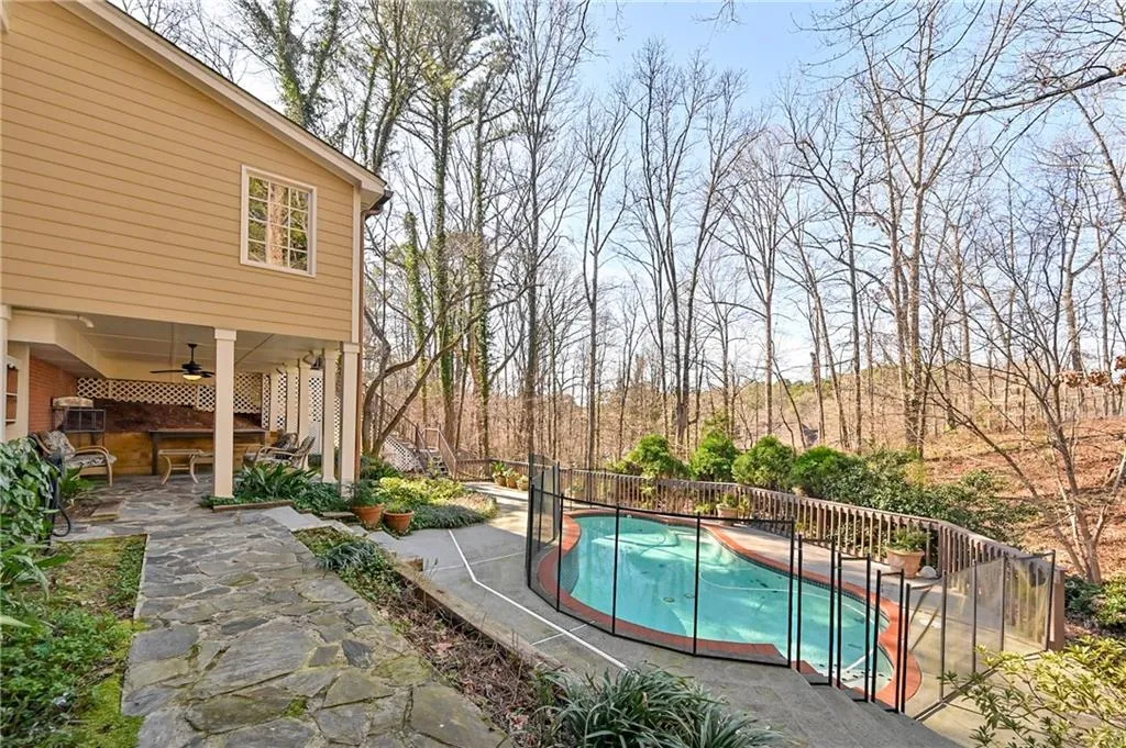 305 Cameron Ridge Drive Nw, Atlanta, Georgia 30328, 6 Bedrooms Bedrooms, ,3 BathroomsBathrooms,Residential,Sold,305 Cameron Ridge Drive Nw,6692636