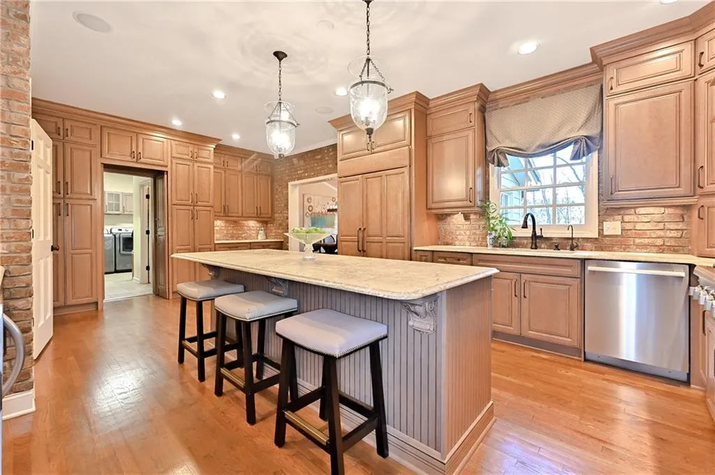 305 Cameron Ridge Drive Nw, Atlanta, Georgia 30328, 6 Bedrooms Bedrooms, ,3 BathroomsBathrooms,Residential,Sold,305 Cameron Ridge Drive Nw,6692636
