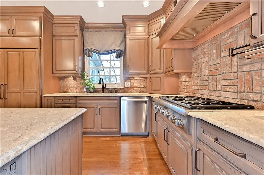 305 Cameron Ridge Drive Nw, Atlanta, Georgia 30328, 6 Bedrooms Bedrooms, ,3 BathroomsBathrooms,Residential,Sold,305 Cameron Ridge Drive Nw,6692636