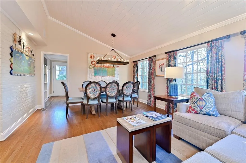 305 Cameron Ridge Drive Nw, Atlanta, Georgia 30328, 6 Bedrooms Bedrooms, ,3 BathroomsBathrooms,Residential,Sold,305 Cameron Ridge Drive Nw,6692636