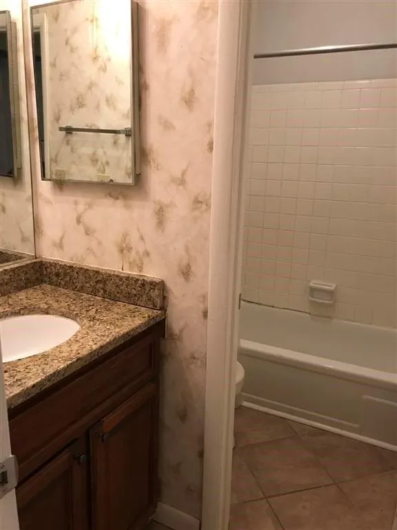 9400 Roberts Drive Unit 4b, Atlanta, Georgia 30350, 2 Bedrooms Bedrooms, ,2 BathroomsBathrooms,Residential,Sold,9400 Roberts Drive Unit 4b,5792822