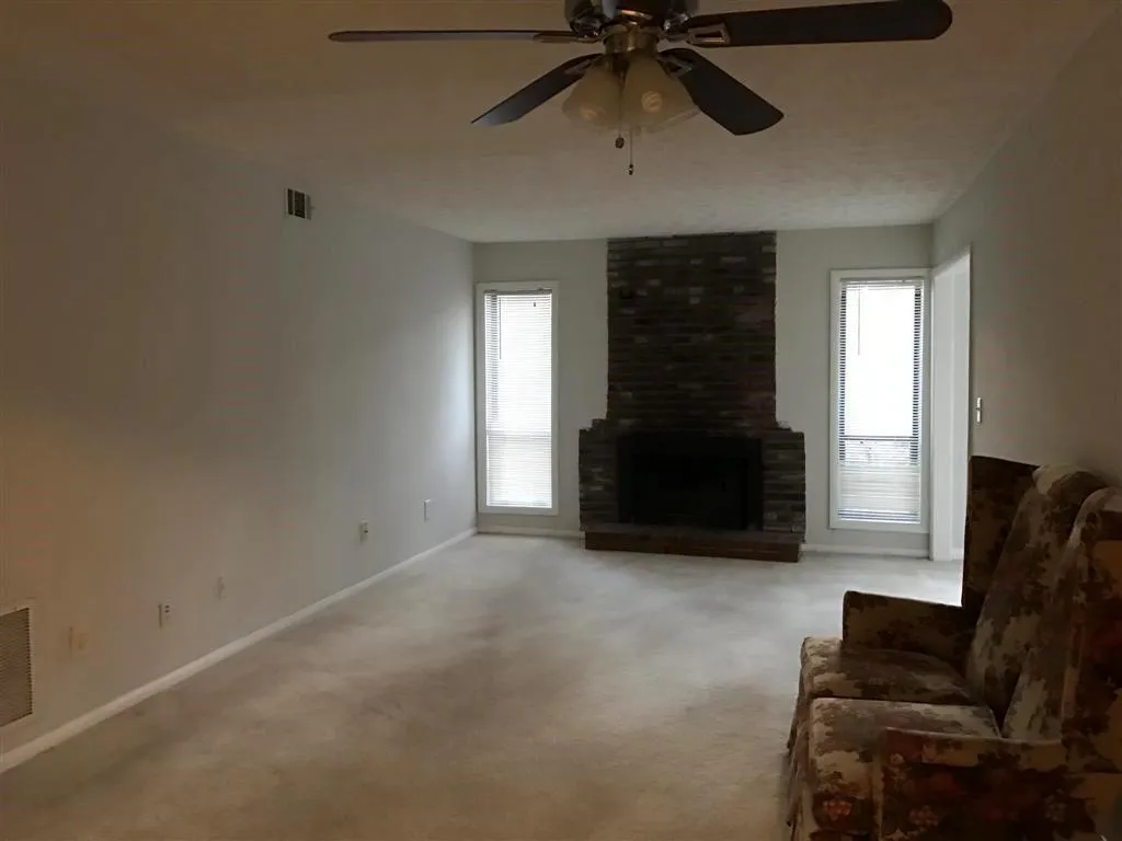 9400 Roberts Drive Unit 4b, Atlanta, Georgia 30350, 2 Bedrooms Bedrooms, ,2 BathroomsBathrooms,Residential,Sold,9400 Roberts Drive Unit 4b,5792822
