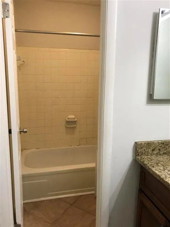9400 Roberts Drive Unit 4b, Atlanta, Georgia 30350, 2 Bedrooms Bedrooms, ,2 BathroomsBathrooms,Residential,Sold,9400 Roberts Drive Unit 4b,5792822
