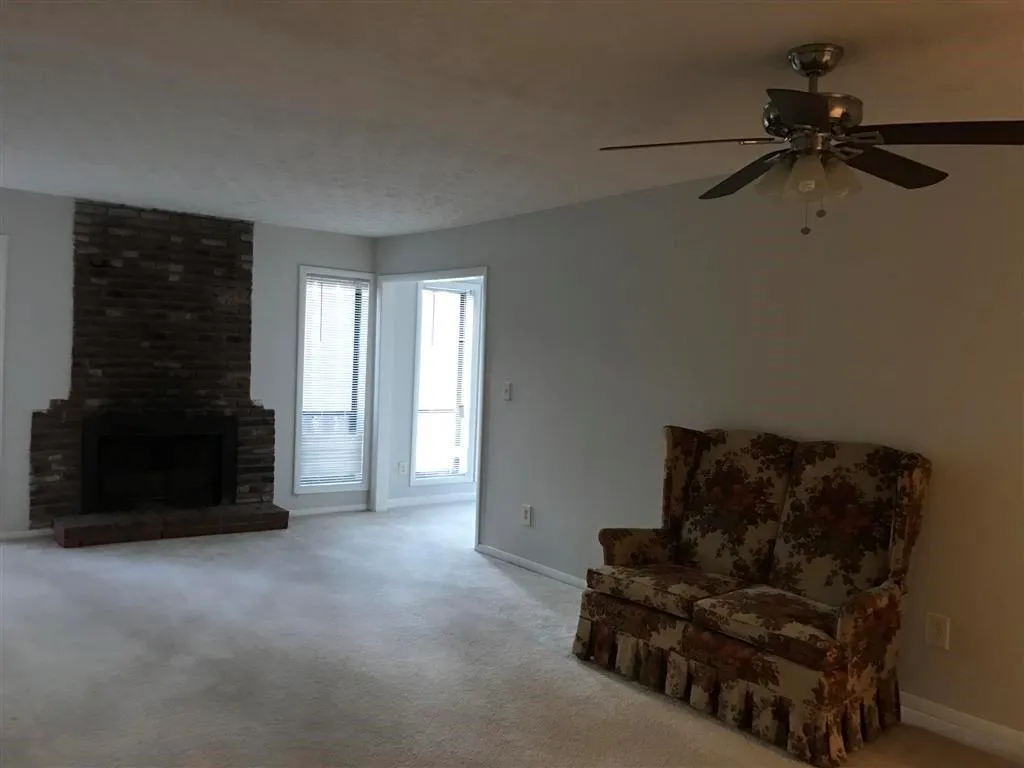 9400 Roberts Drive Unit 4b, Atlanta, Georgia 30350, 2 Bedrooms Bedrooms, ,2 BathroomsBathrooms,Residential,Sold,9400 Roberts Drive Unit 4b,5792822