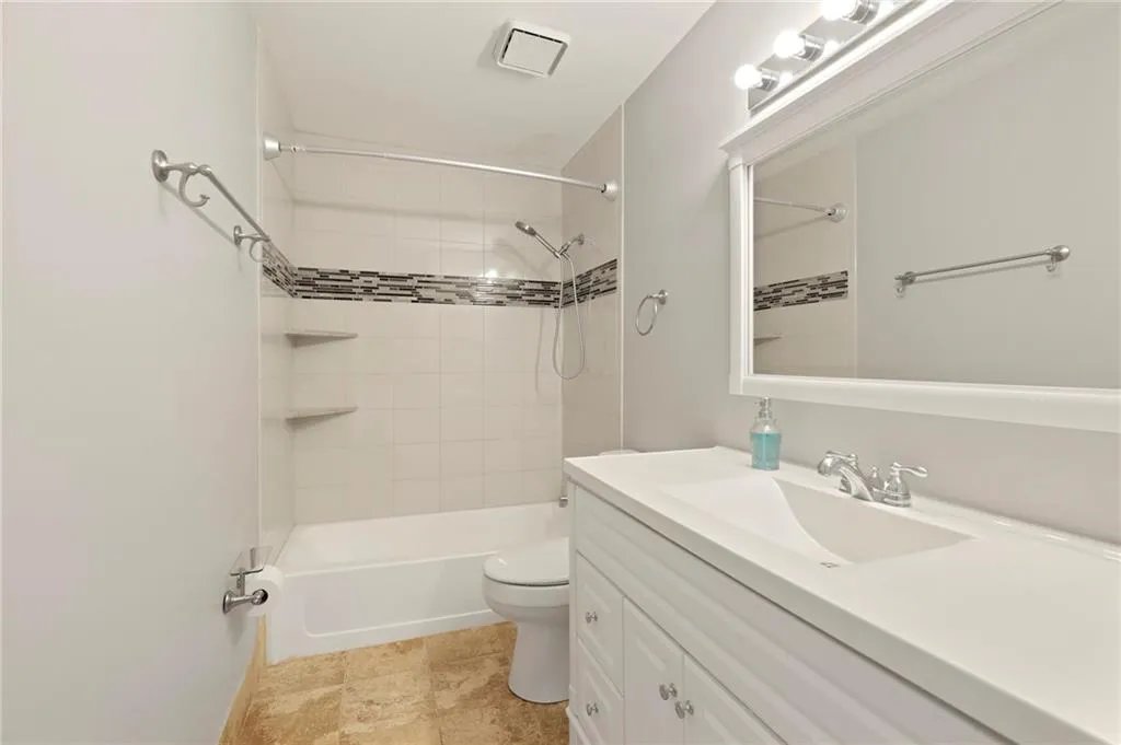 7500 Roswell Road Unit 114, Sandy Springs, Georgia 30350, 2 Bedrooms Bedrooms, ,2 BathroomsBathrooms,Residential,Sold,7500 Roswell Road Unit 114,6996875