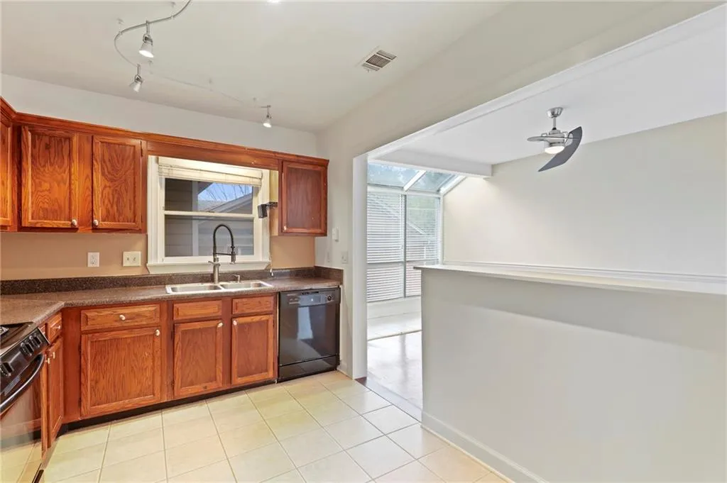 7500 Roswell Road Unit 114, Sandy Springs, Georgia 30350, 2 Bedrooms Bedrooms, ,2 BathroomsBathrooms,Residential,Sold,7500 Roswell Road Unit 114,6996875