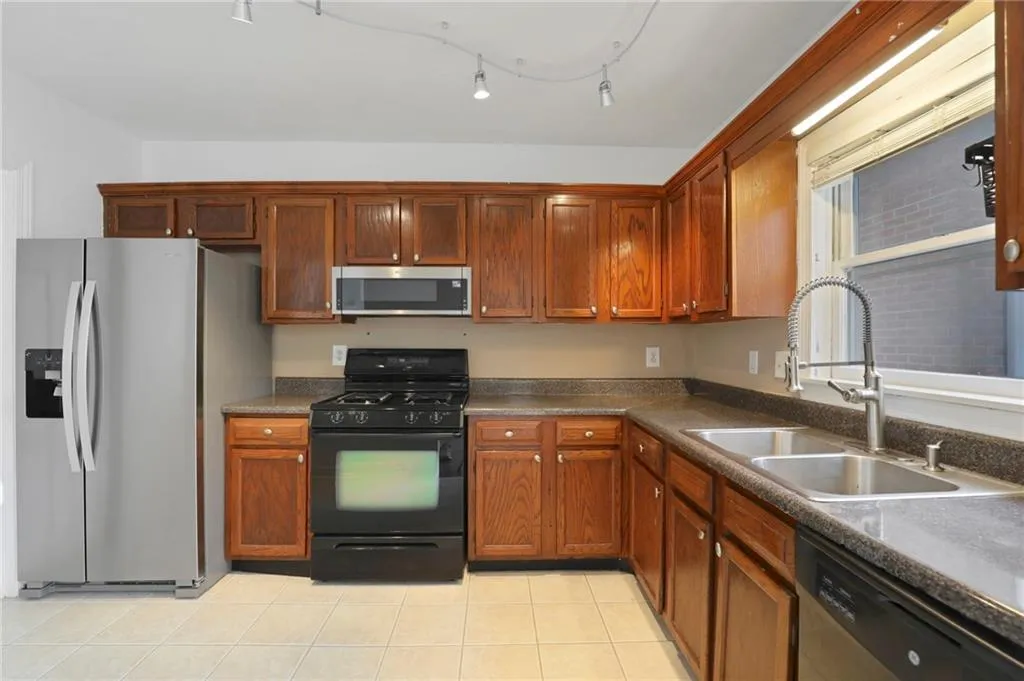 7500 Roswell Road Unit 114, Sandy Springs, Georgia 30350, 2 Bedrooms Bedrooms, ,2 BathroomsBathrooms,Residential,Sold,7500 Roswell Road Unit 114,6996875