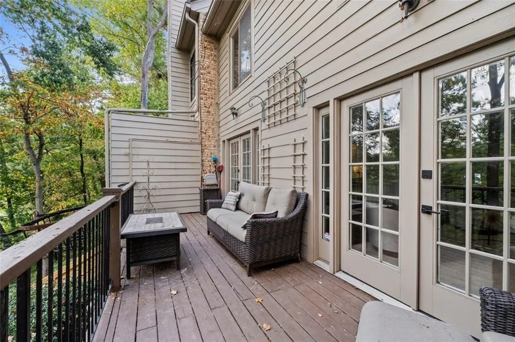 Deck expands the width of home