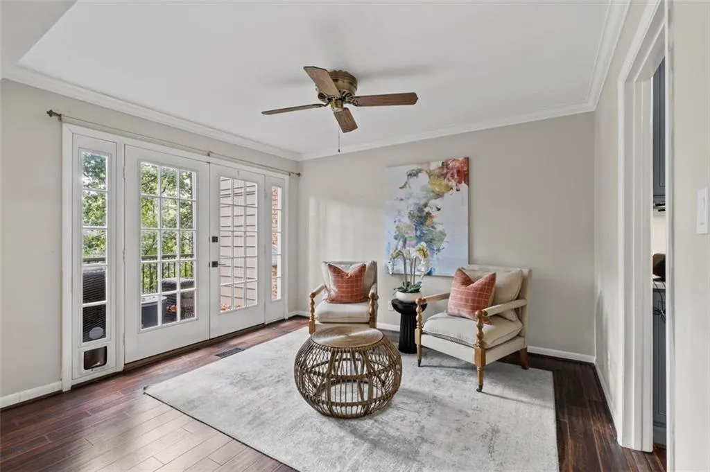 Keeping room with French doors to deck