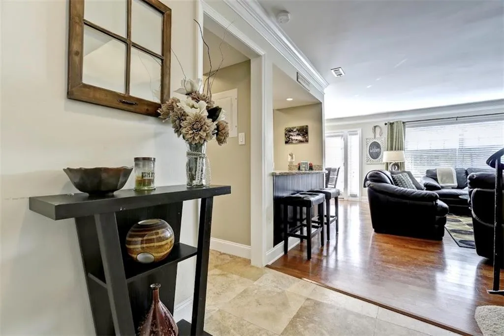 6980 Roswell Road Unit C4, Atlanta, Georgia 30328, 2 Bedrooms Bedrooms, ,2 BathroomsBathrooms,Residential,Sold,6980 Roswell Road Unit C4,5761321