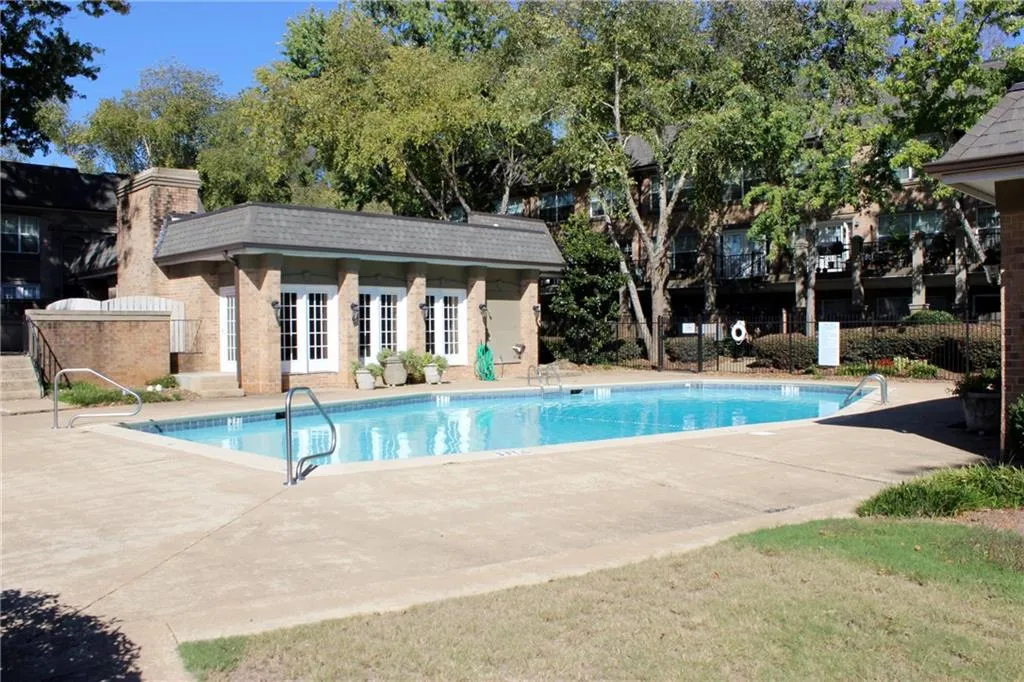 6980 Roswell Road Unit C4, Atlanta, Georgia 30328, 2 Bedrooms Bedrooms, ,2 BathroomsBathrooms,Residential,Sold,6980 Roswell Road Unit C4,5761321