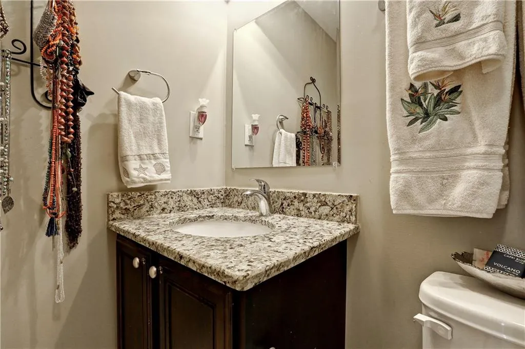 6980 Roswell Road Unit C4, Atlanta, Georgia 30328, 2 Bedrooms Bedrooms, ,2 BathroomsBathrooms,Residential,Sold,6980 Roswell Road Unit C4,5761321