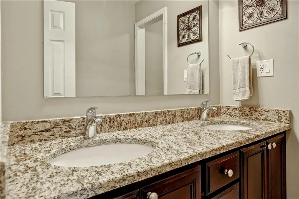 6980 Roswell Road Unit C4, Atlanta, Georgia 30328, 2 Bedrooms Bedrooms, ,2 BathroomsBathrooms,Residential,Sold,6980 Roswell Road Unit C4,5761321