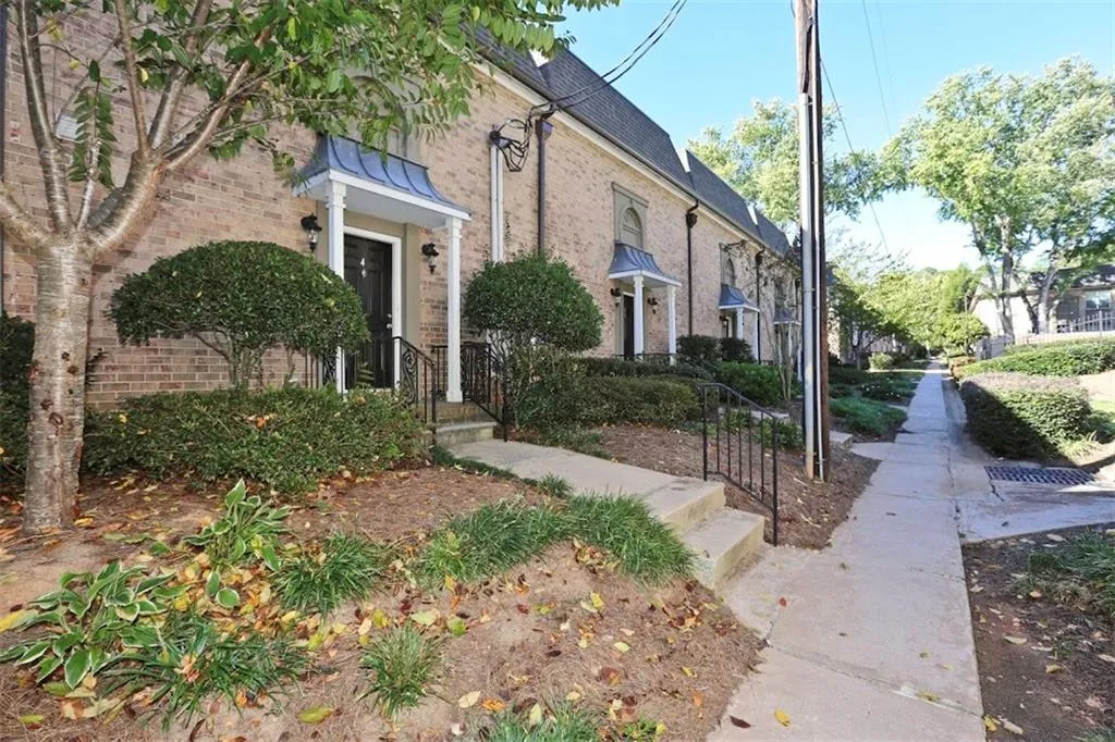 6980 Roswell Road Unit C4, Atlanta, Georgia 30328, 2 Bedrooms Bedrooms, ,2 BathroomsBathrooms,Residential,Sold,6980 Roswell Road Unit C4,5761321